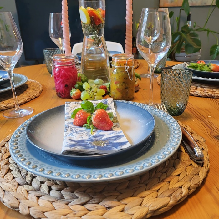 borden set geschikt voor demin thema huren | Tafel Beleving