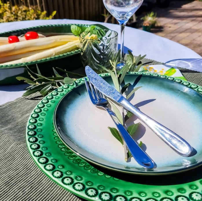 een mooie schaal gevuld met asperges I Tafel beleving