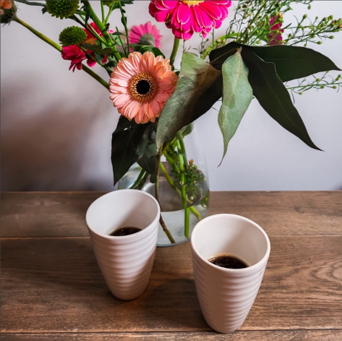 Witte koffiemok van het merk Lavandoux I Tafel beleving