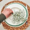 Voorjaarsbloemen voor een gedekte tafel | Tafel beleving