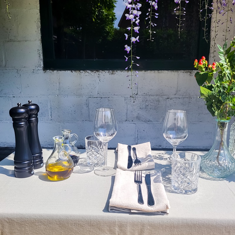 Gedekte tafel zonder servies | Tafel beleving