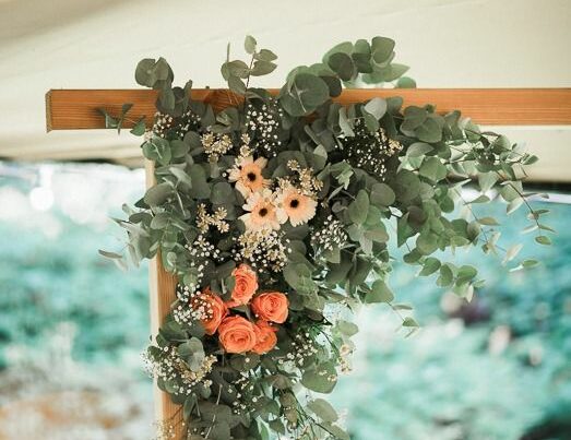 Bloemenstyling in Backdrop - Pergula Bruiloft | Tafel beleving