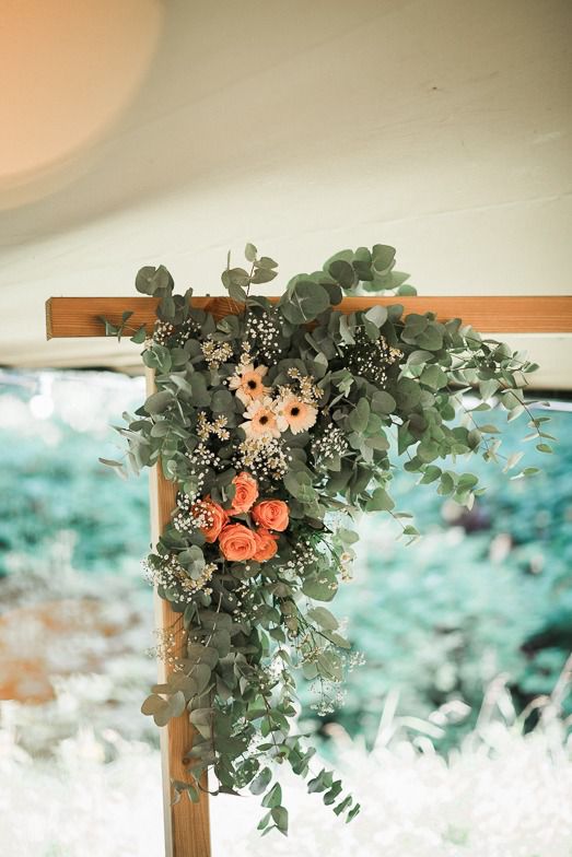 Bloemenstyling in Backdrop - Pergula Bruiloft | Tafel beleving