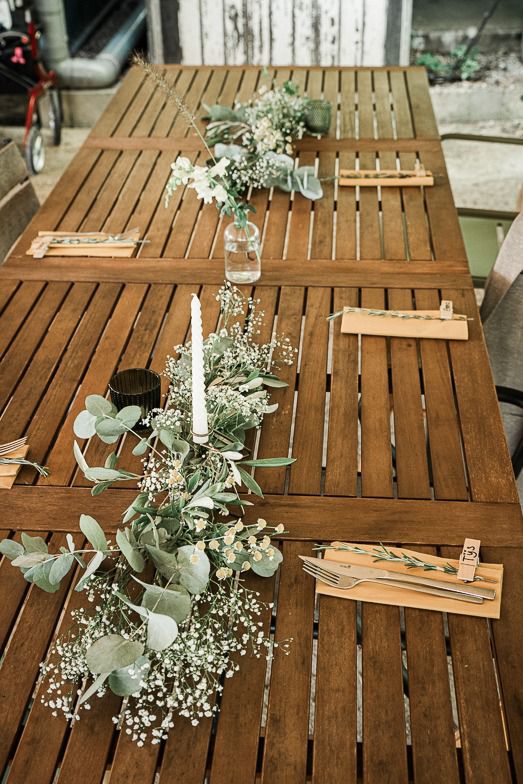 Gedekte tafel met mooi tafelbloemstuk | Tafel beleving